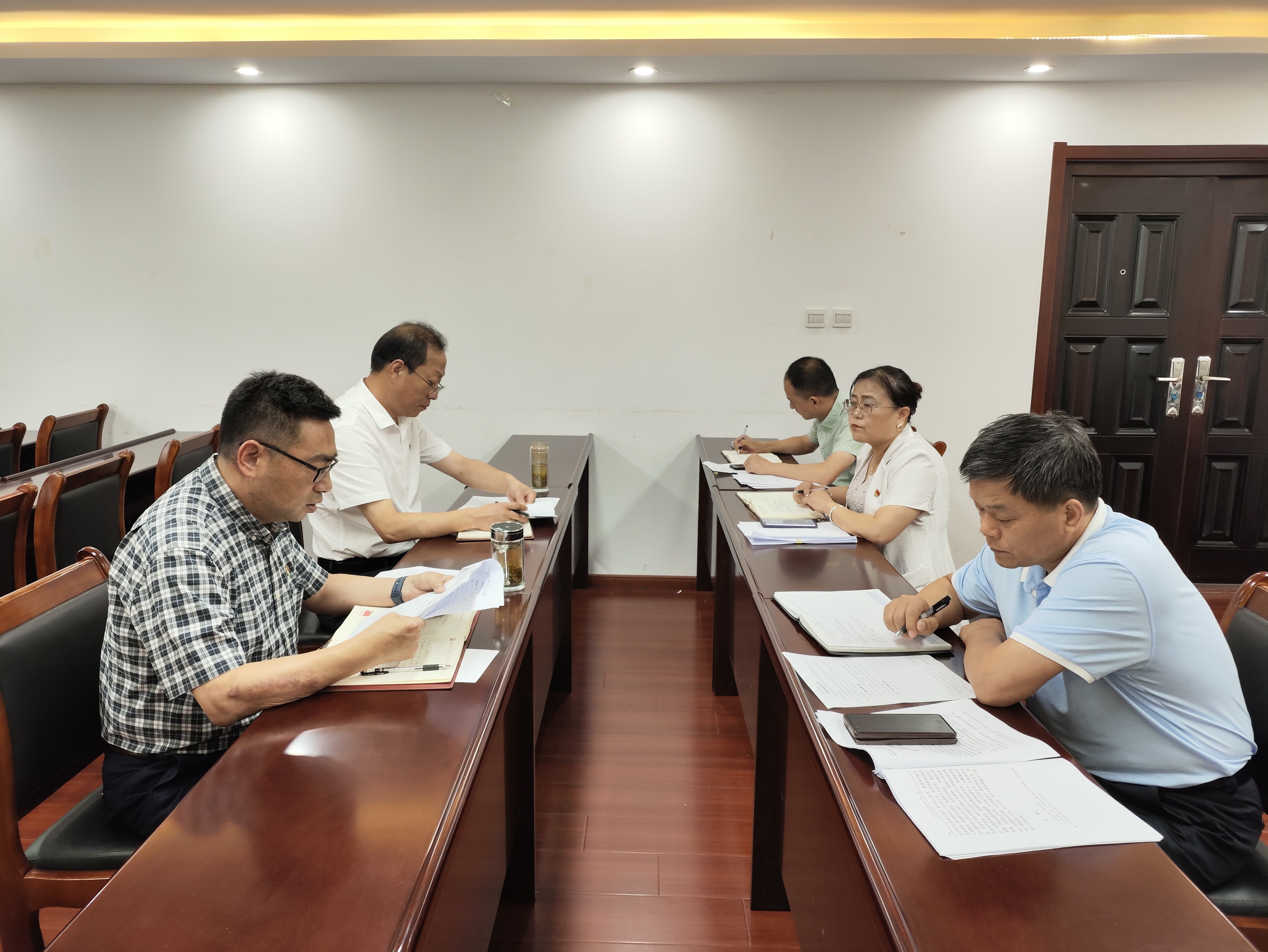 安裝公司黨支部開展“五大”要求、“六破六立”大討論 會議照片.jpg 安裝公司黨支部開展“五大”要求、“六破六立”大討論 會議照片.jpg