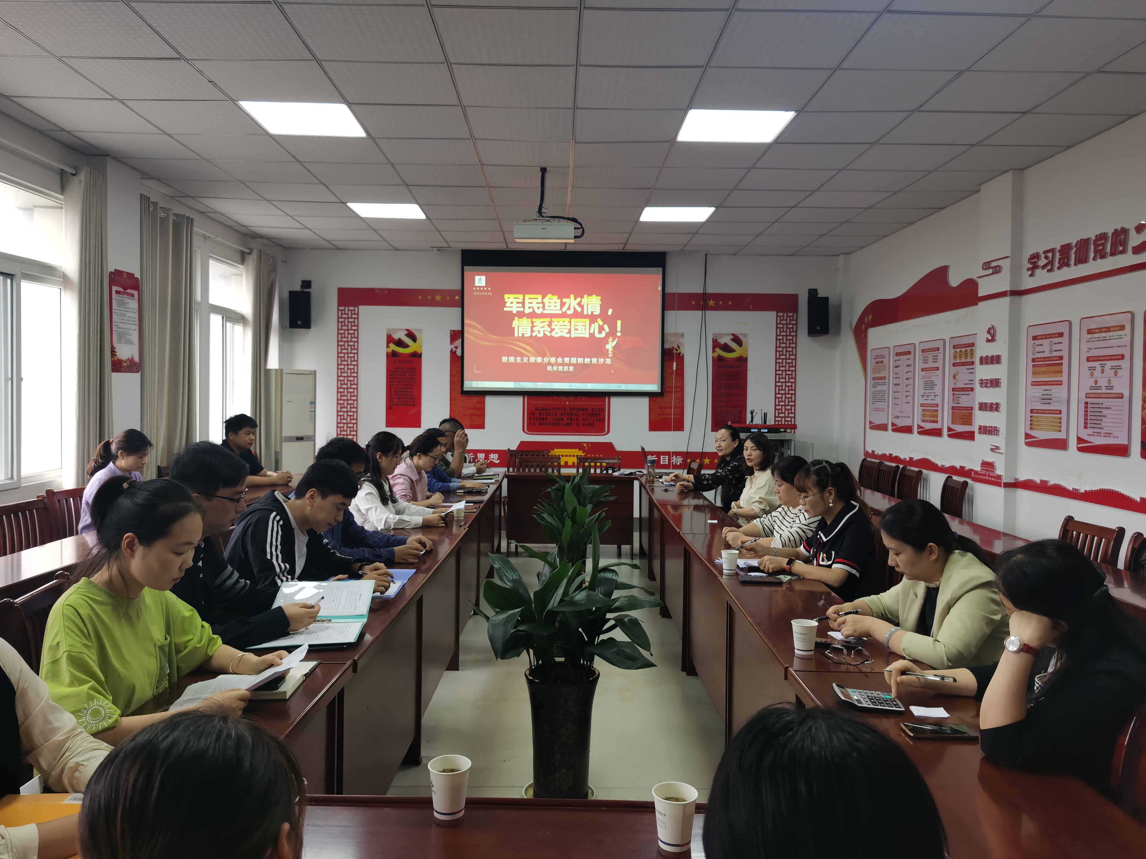 合影.jpg 合影.jpg